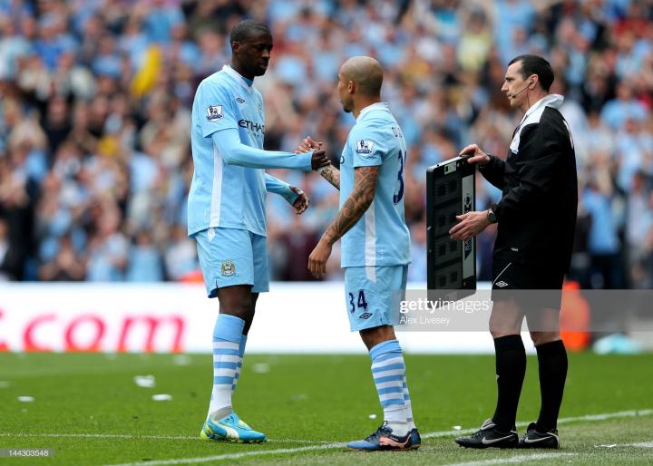 关于转折点阿贾克斯官宣签约；社区盾今晚攻防权衡；球迷炸锅；细节决定成败的信息